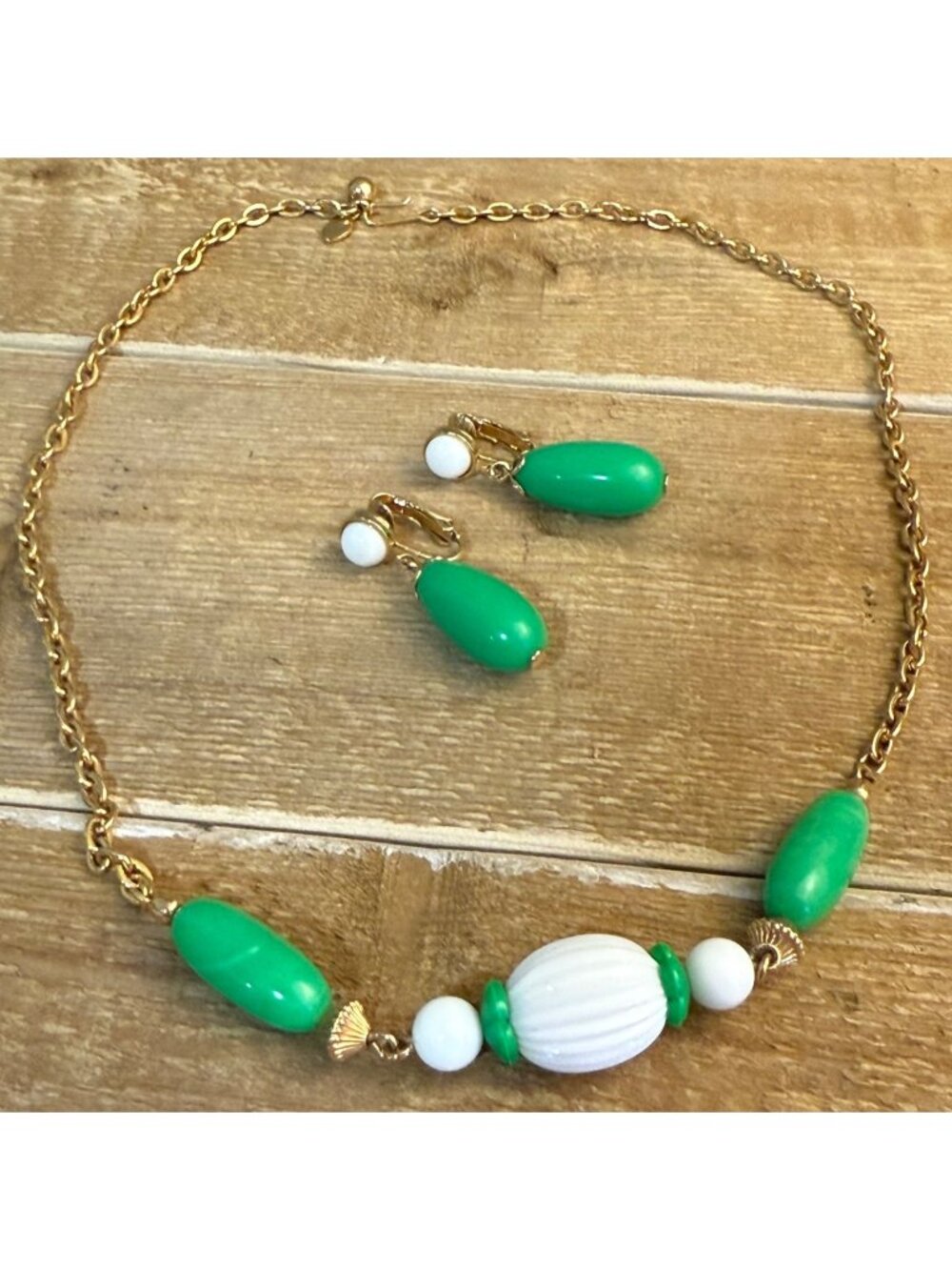 Vintage 80's Avon Gatsby Collection Green & White Necklace & Clip On Earrings